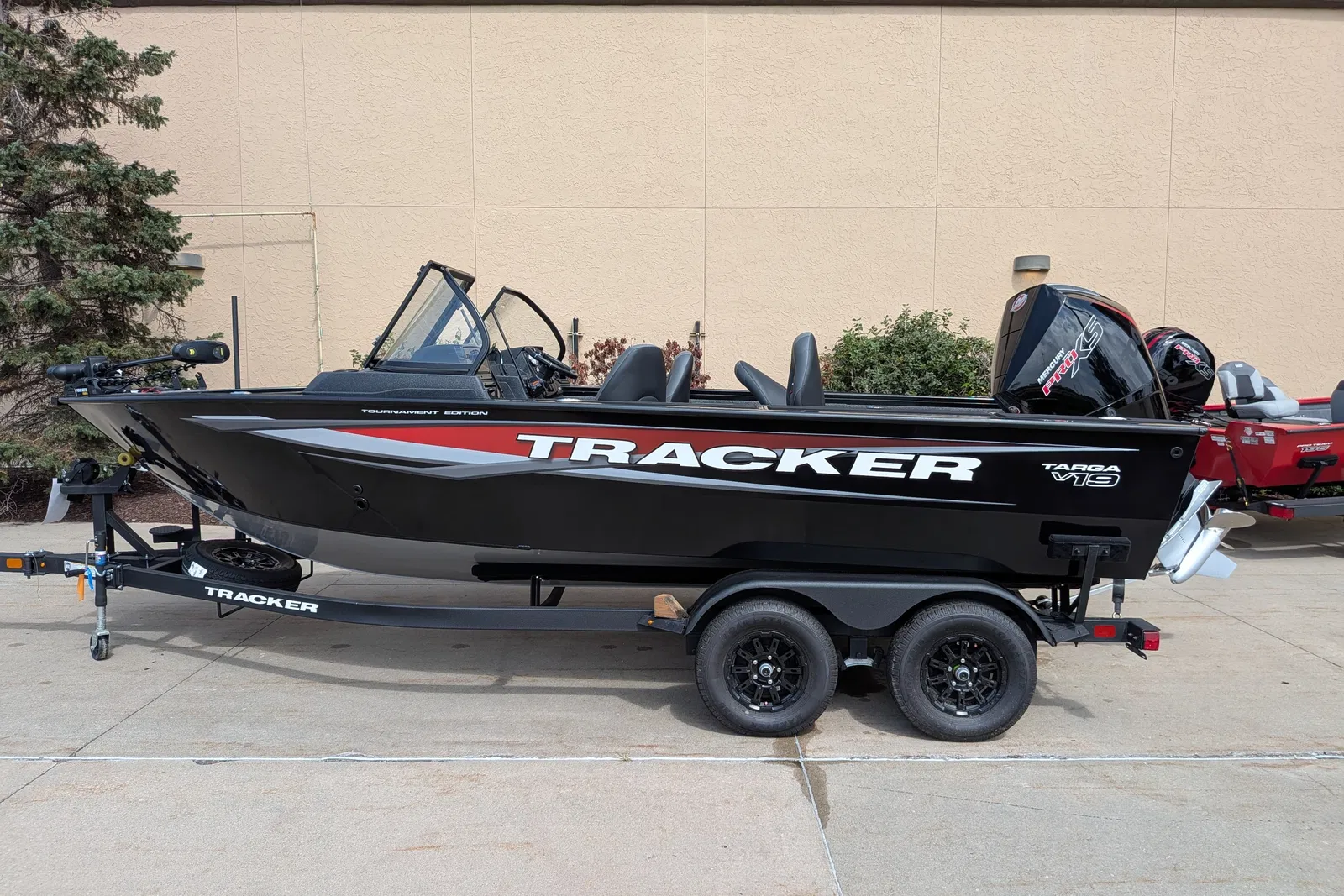 Tracker Targa V-19 WT, фотография 1