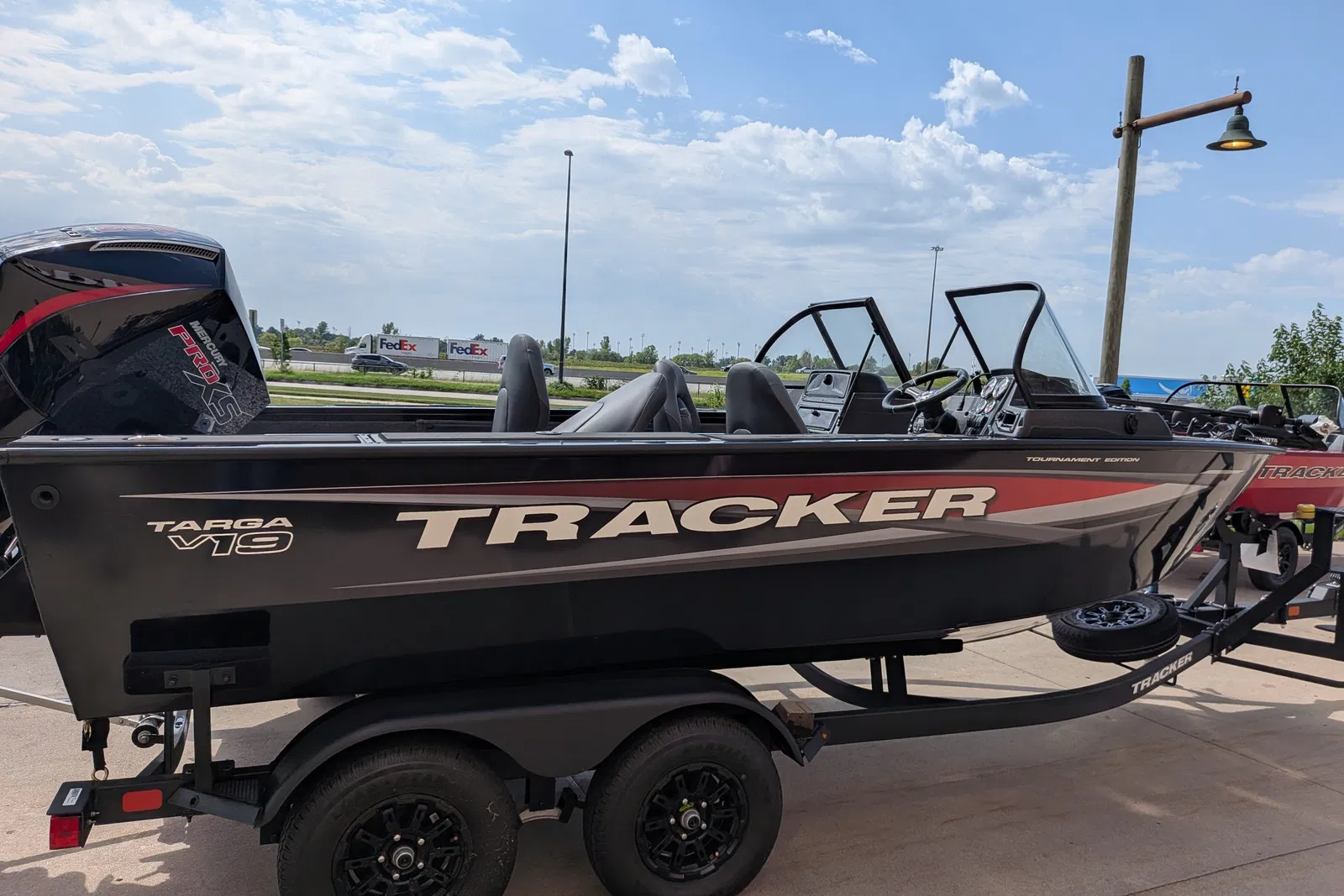 Tracker Targa V-19 WT, фотография 3