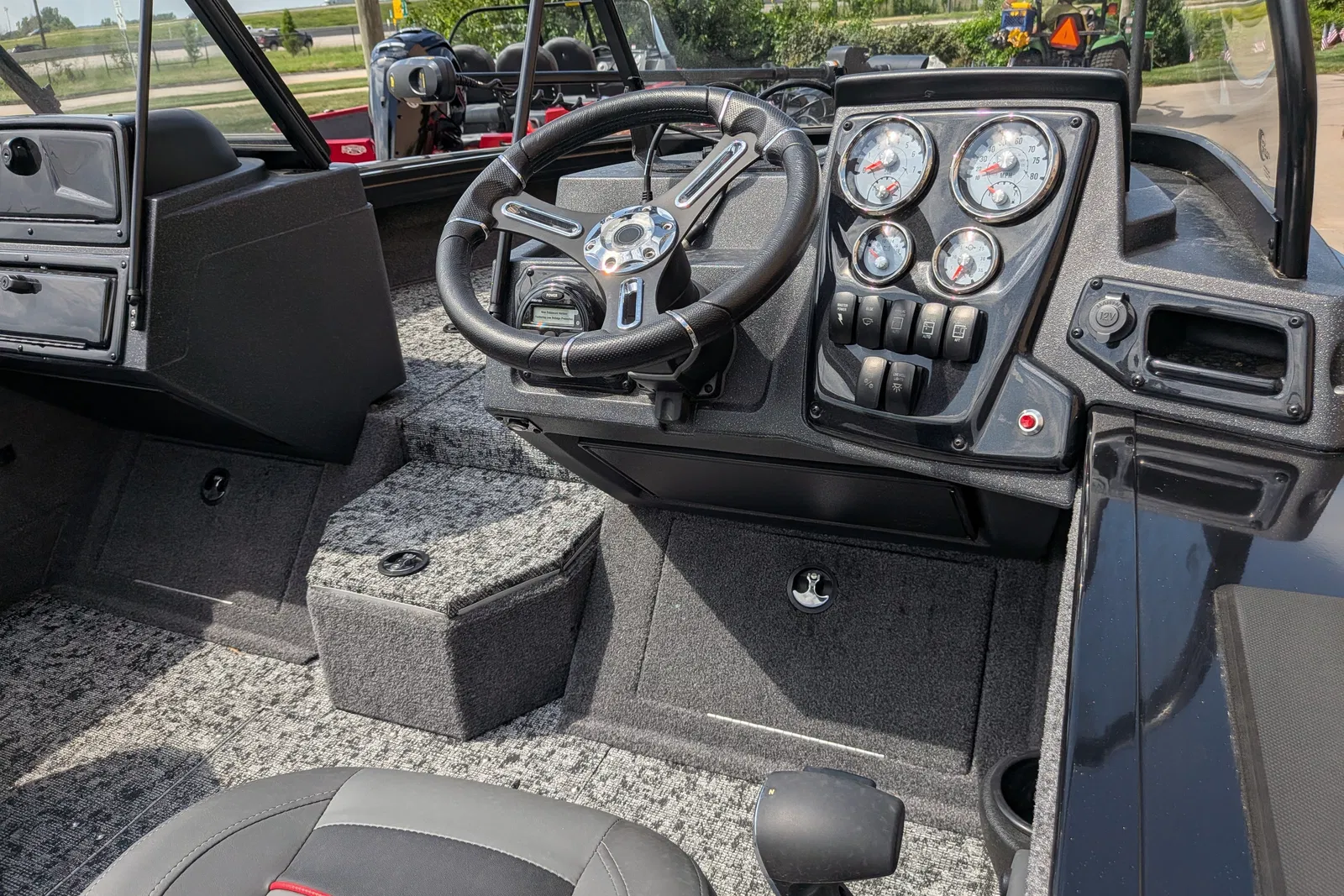 Tracker Targa V-19 WT, фотография 5