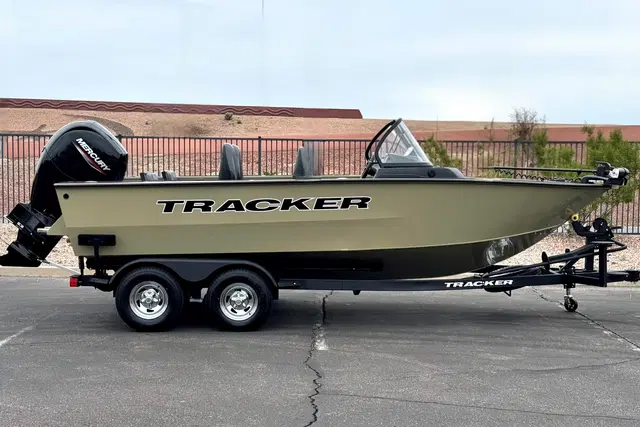 2026 Tracker Targa V-19 Combo