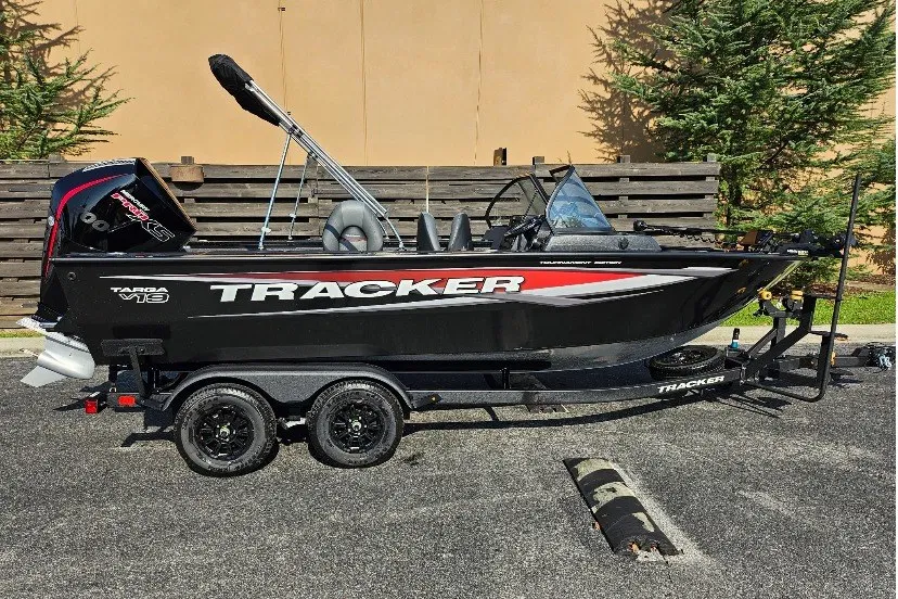 Tracker Targa V-19 WT, фотография 1