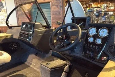 Tracker Targa V-18 WT, фотография 3