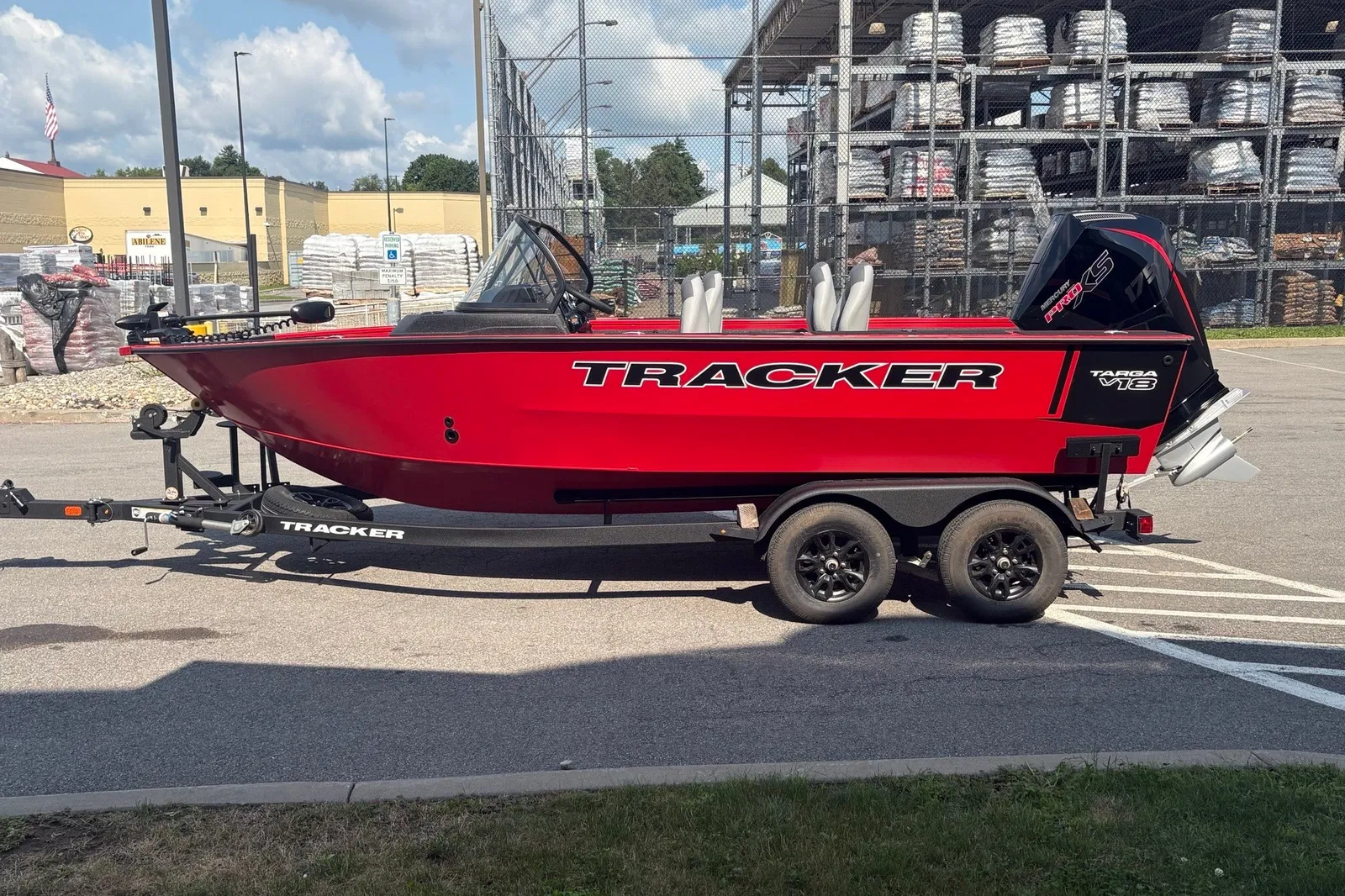 Tracker Targa V-18 WT, фотография 1