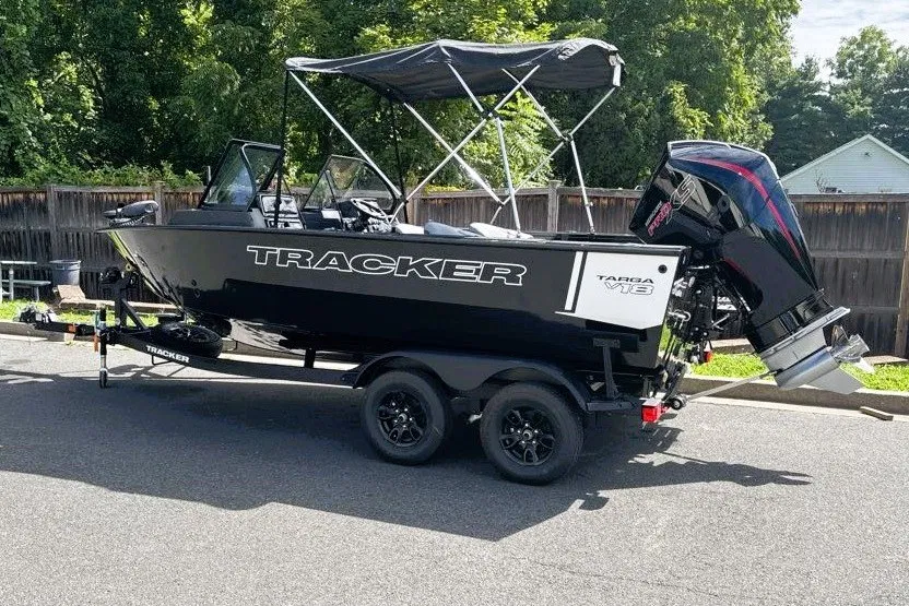 Tracker Targa V-18 WT, фотография 1