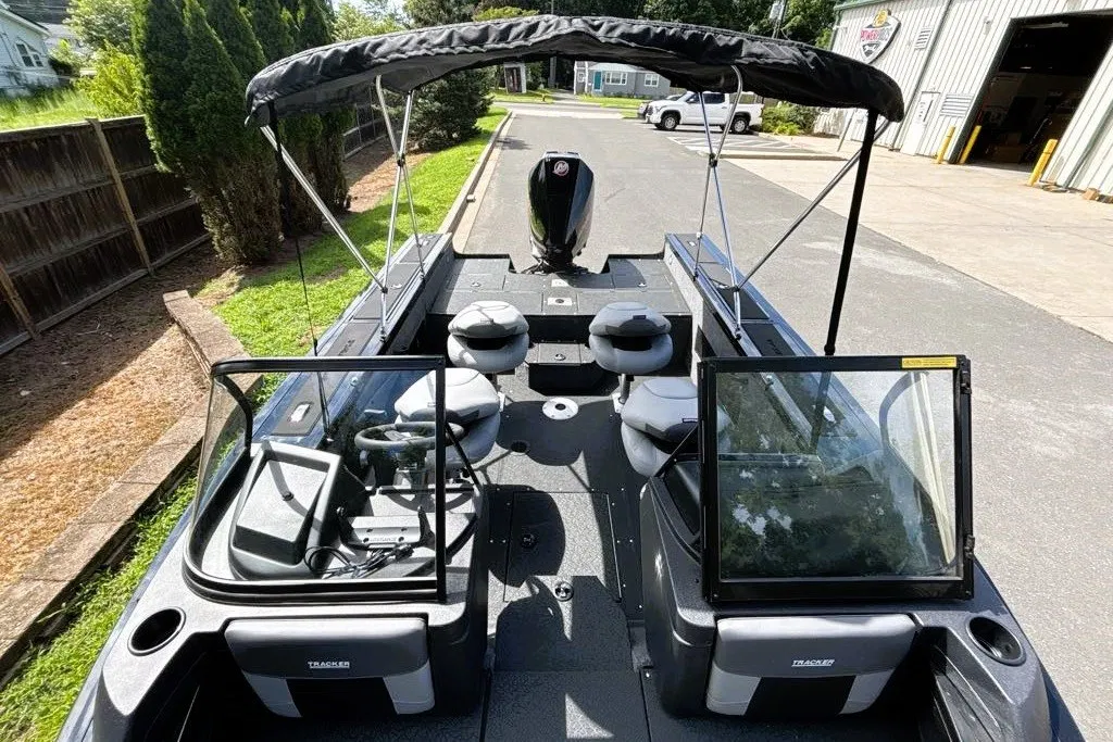 Tracker Targa V-18 WT, фотография 9