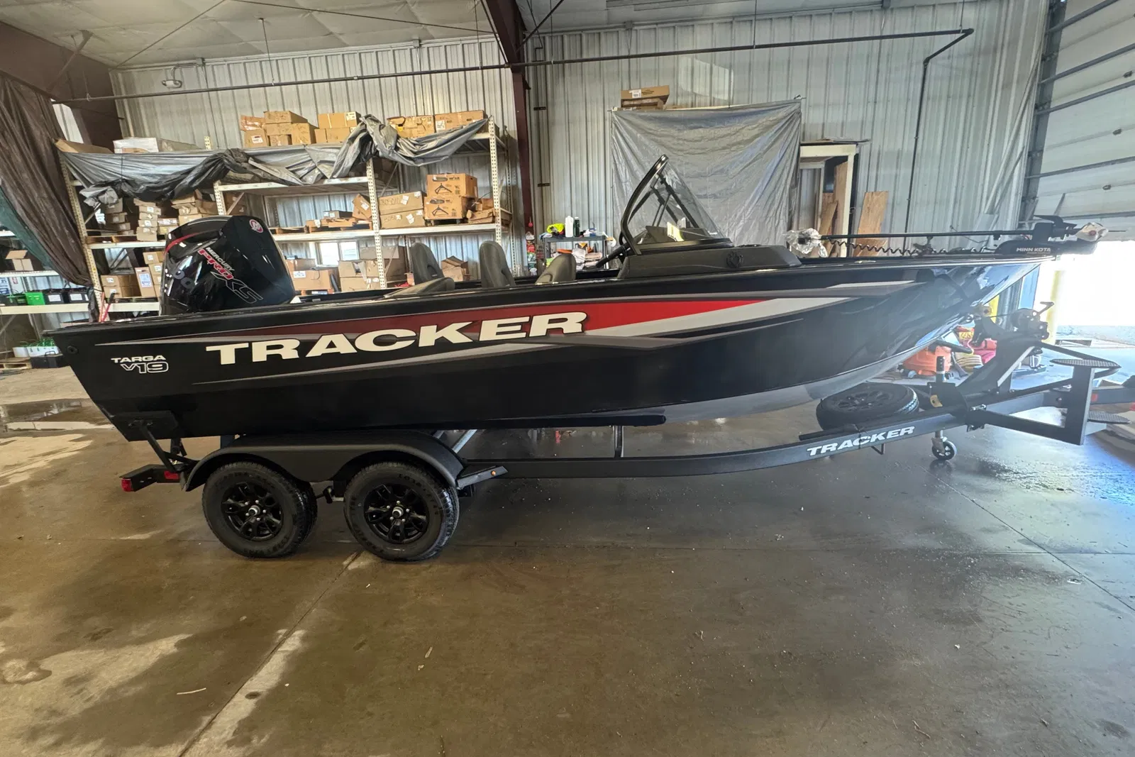 Tracker Targa V-19 WT, фотография 1