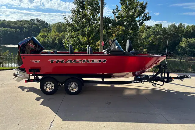 2026 Tracker Targa V-19 Combo